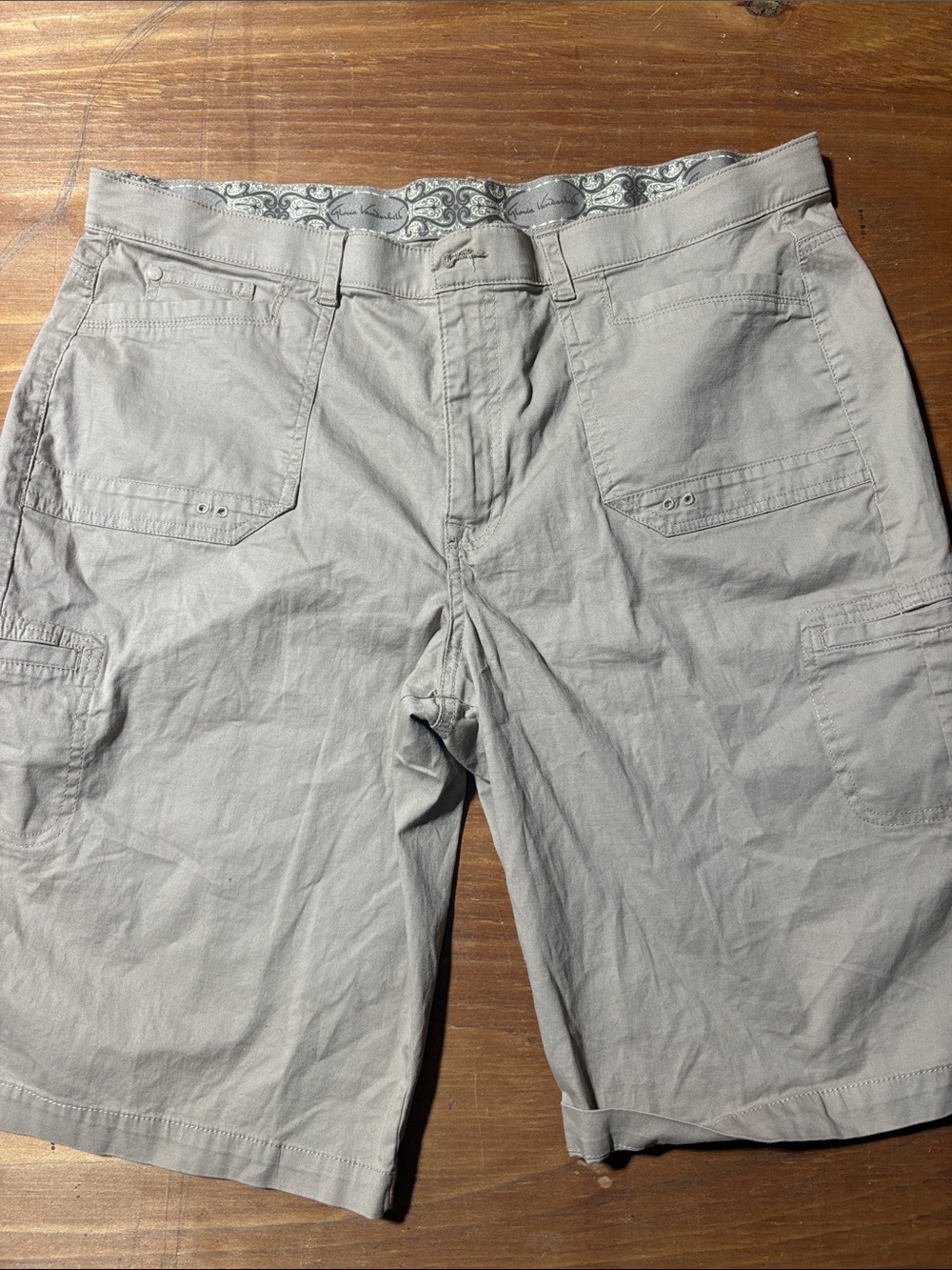Gloria Vanderbilt Light Gray Paisley-Trim Waistband Shorts